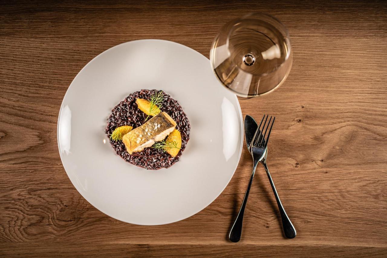 فندق My Arbor - Dolomites بريسّانوني المظهر الخارجي الصورة A plate of black rice risotto